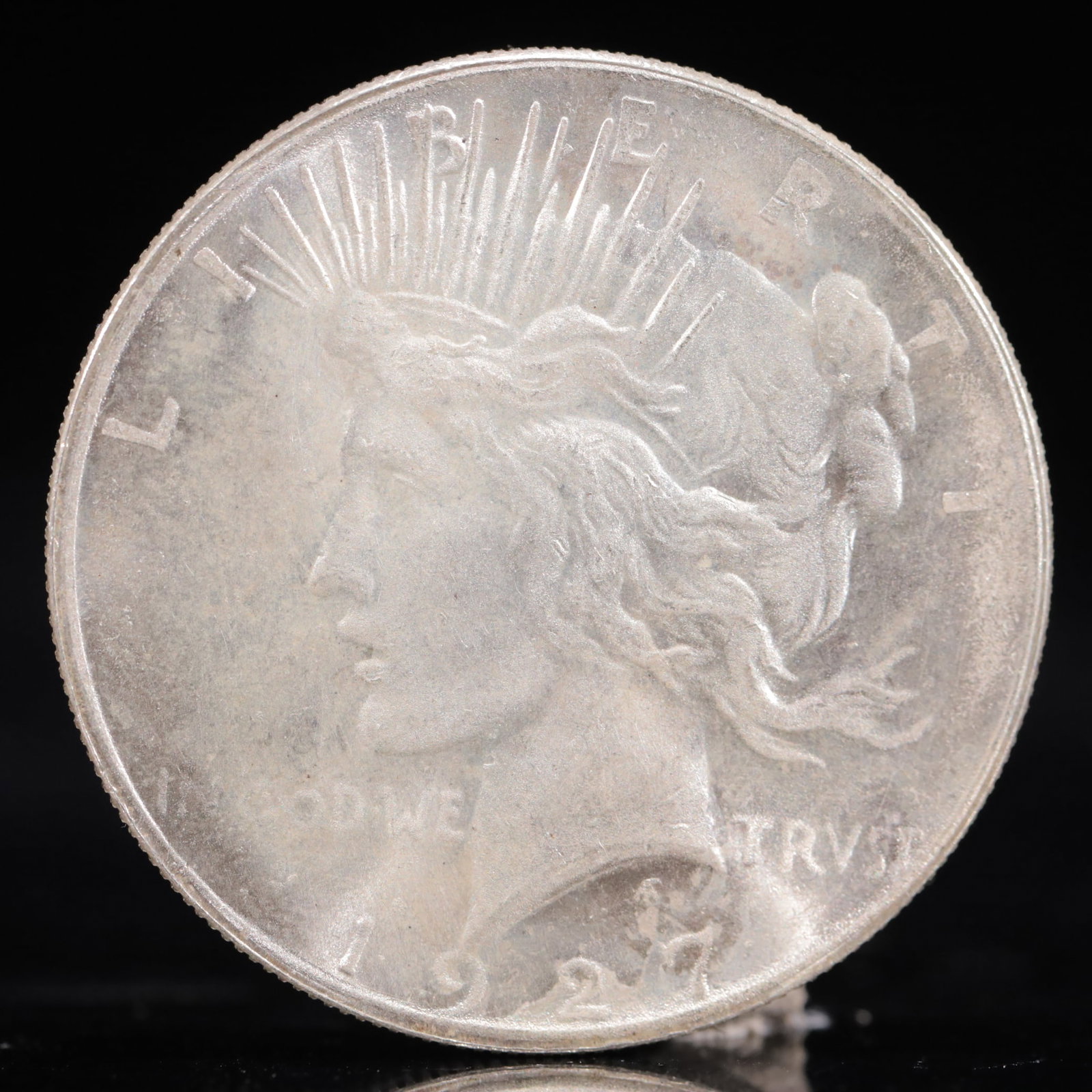 Liberty In God We Trust 1927 Sterling Silver One Dollar Coin: Liberty In God We Trust 1927 Sterling Silver One Dollar Coin, Eagle stamp, Weight:26.9g