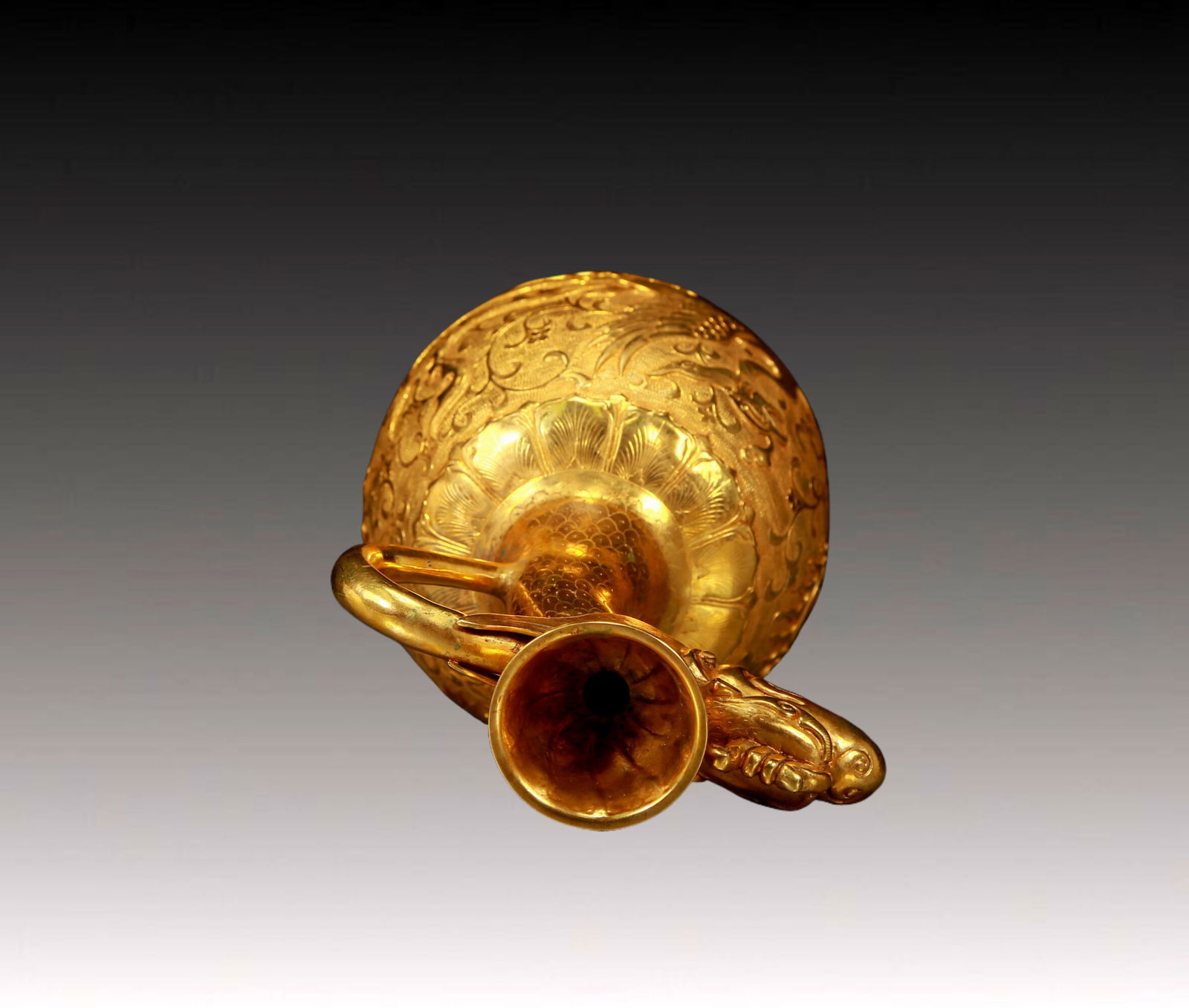 An Exquisite Gilt Bronze Phoenix Pattern Ewer - 9