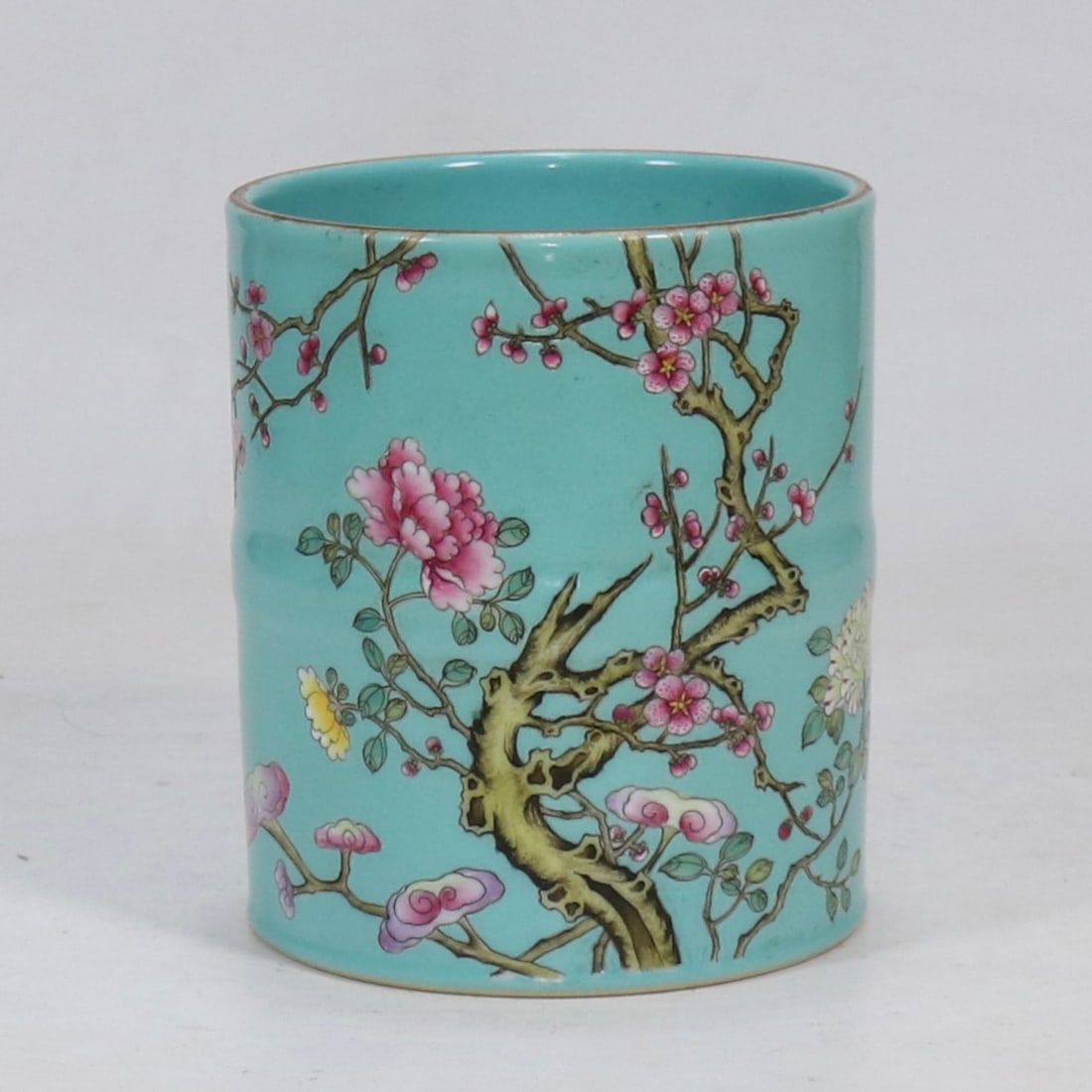 An Exquisite Turquoise Glazed Flower Pattern Brush Pot: An Exquisite Turquoise Glazed Flower Pattern Brush Pot,Qing Dynasty,China,Qianlong Six-character Mark,Size:5.5inx4.7in 松石绿釉花卉纹笔筒,中