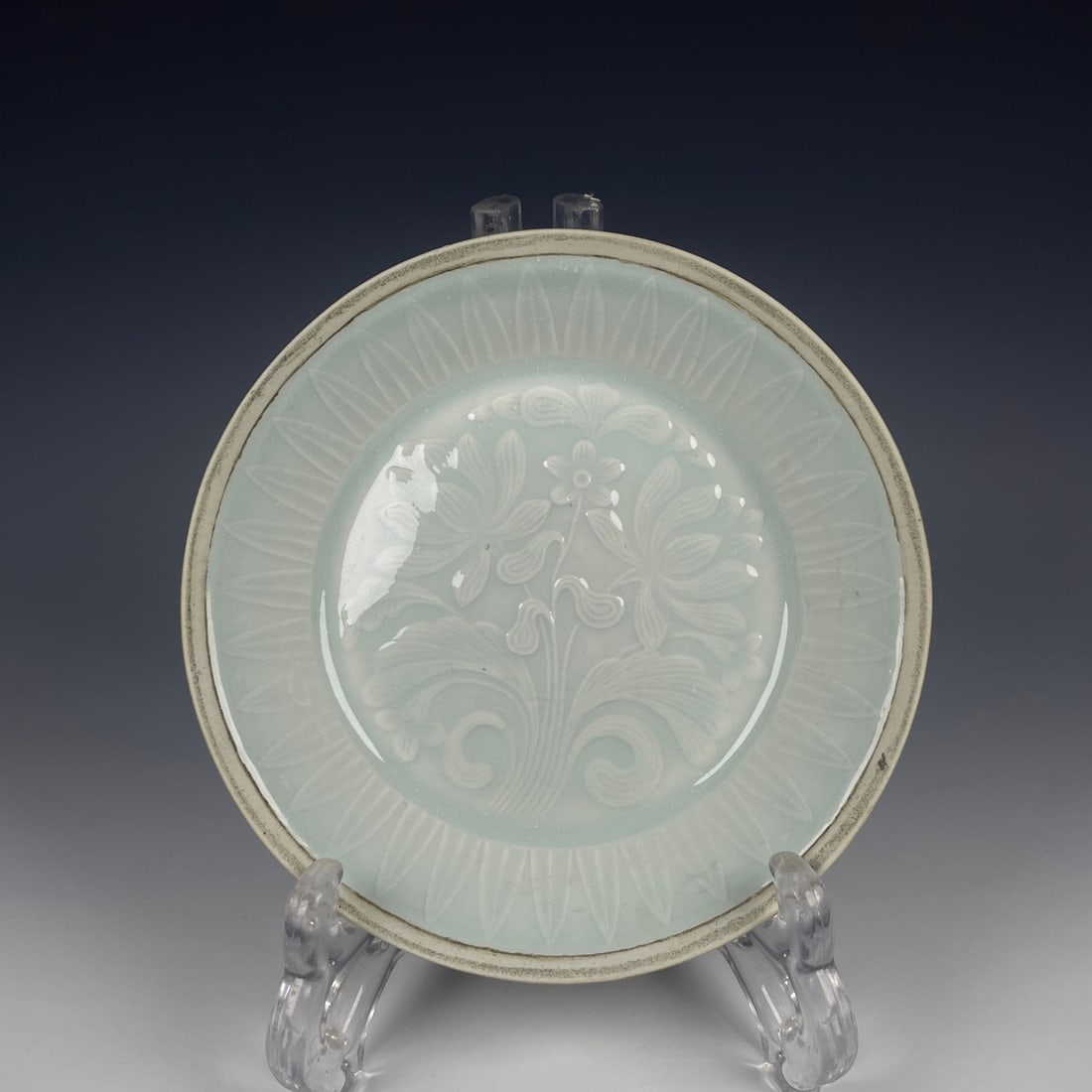 An Exquisite Hutian yao Flower Pattern Plate (1 of 9)