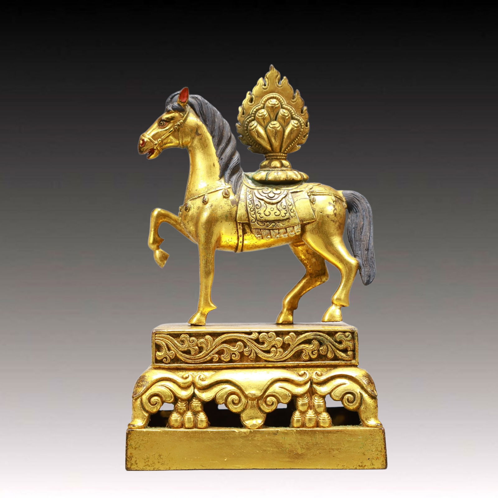 A Rare Gilt Bronze Horse Seal: A Rare Gilt Bronze Horse Seal,Qing Dynasty, China,Size:3.9inx3.1inx6.1in,Weight:1000g 铜鎏金马印章,中国清代