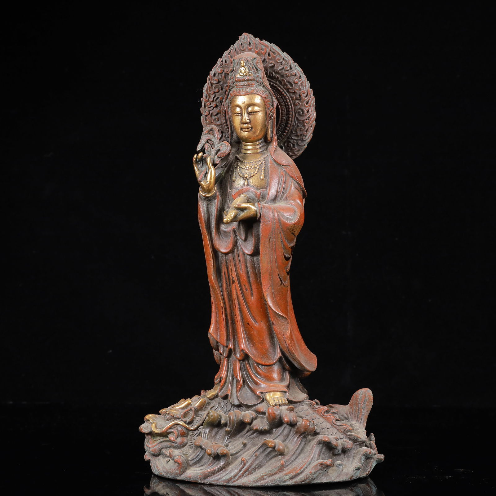 A Solemn Gilt Bronze Statue of Avalokitesvara: A Solemn Gilt Bronze Statue of Avalokitesvara,Ming Dynasty,China,Size:5.5inx3.5inx10.6in,Weight:1450g 铜鎏金观音像,中国明代