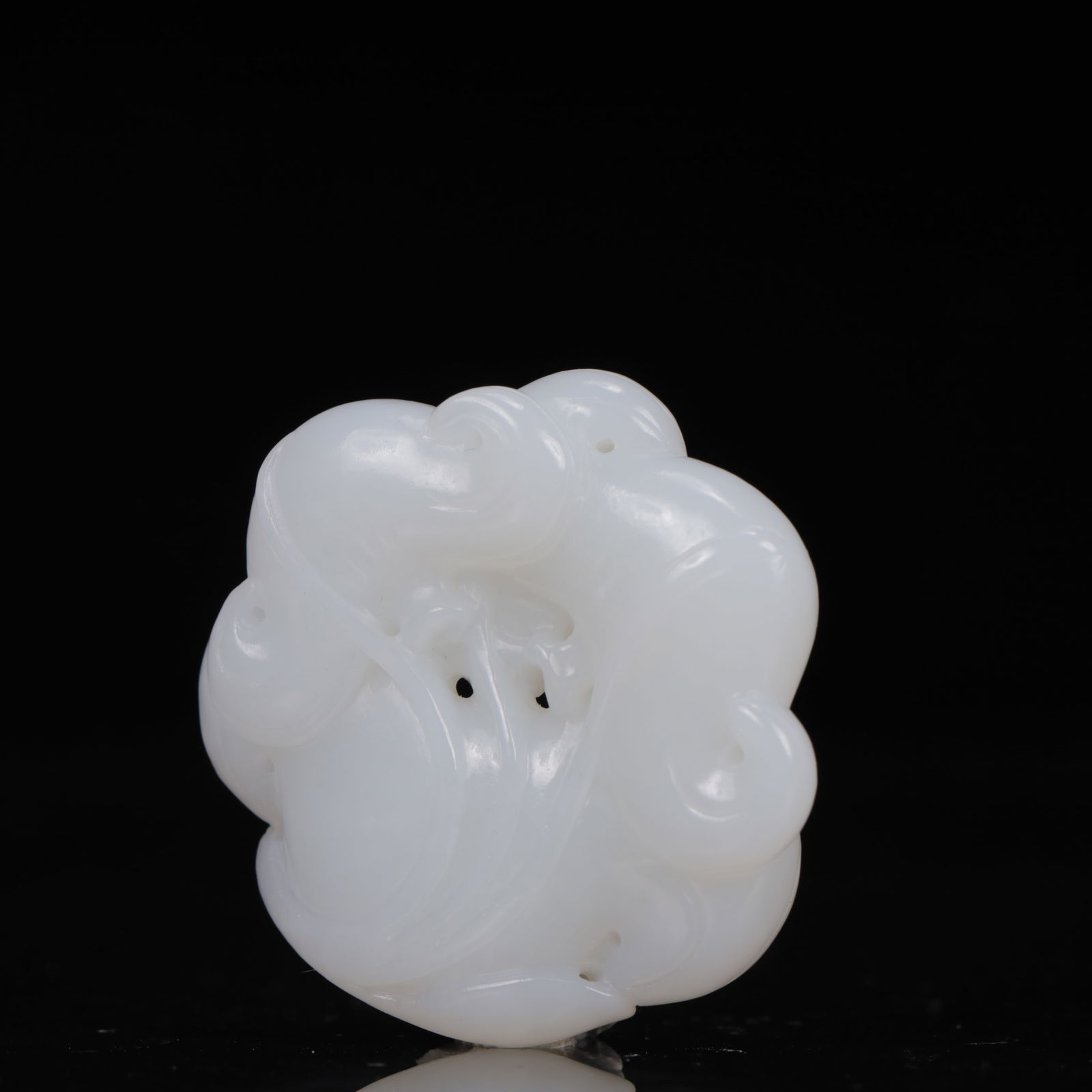 An Exquisite White Jade Flower Pattern Pendant - 2
