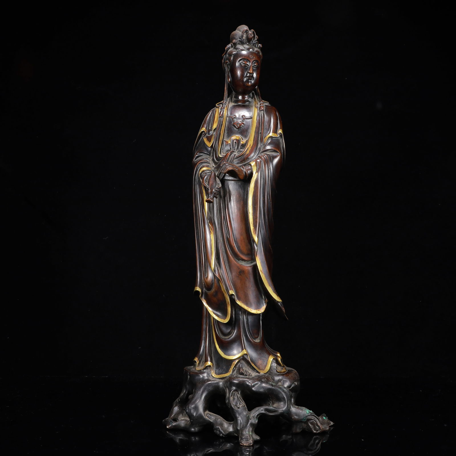 A Solemn Gilt Bronze Statue of Avalokitesvara: A Solemn Gilt Bronze Statue of Avalokitesvara,Ming Dynasty,China,Size:20.1inx7.9inx7.1in,Weight:8500g 铜鎏金观音像,中国明代