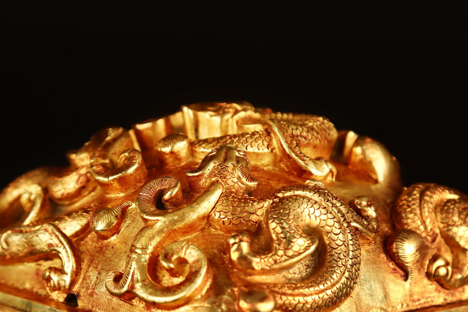 A Fine Gilt Bronze Beast Pattern Seal - 7