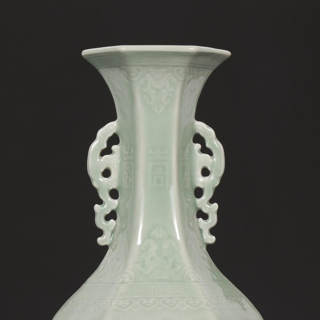 An Exquisite Celadon Glazed Dragon Pattern Vase - 3