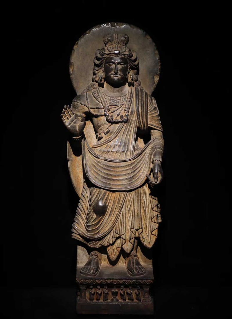 A Solemn Schistose Statue of Gandhara (1 of 9)