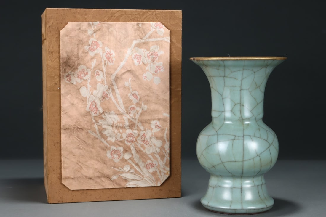 An Exquisite Guan yao Celadon Glazed Cover with Gold Vase,with an Imperial Poem by Emperor Qianlong: An Exquisite Guan yao Celadon Glazed Cover with Gold Vase,with an Imperial Poem by Emperor Qianlong,Song Dynasty,China,Size:9inx5.7in 