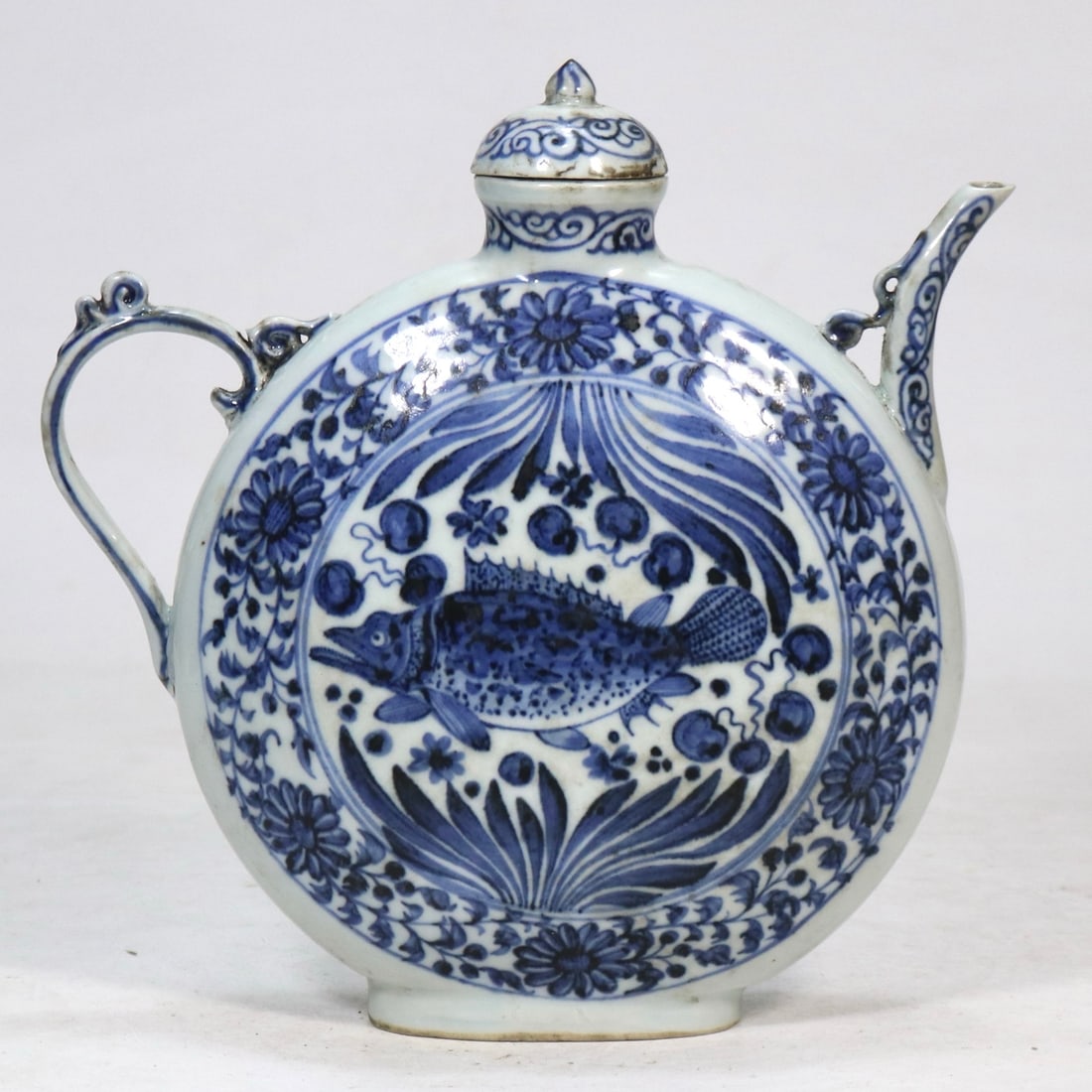 An Exquisite Blue and White Hornwort Pattern Pot: An Exquisite Blue and White Hornwort Pattern Pot,Yuan Dynasty,China,Size:8.1inx8.3in 青花鱼藻纹壶,中国元代