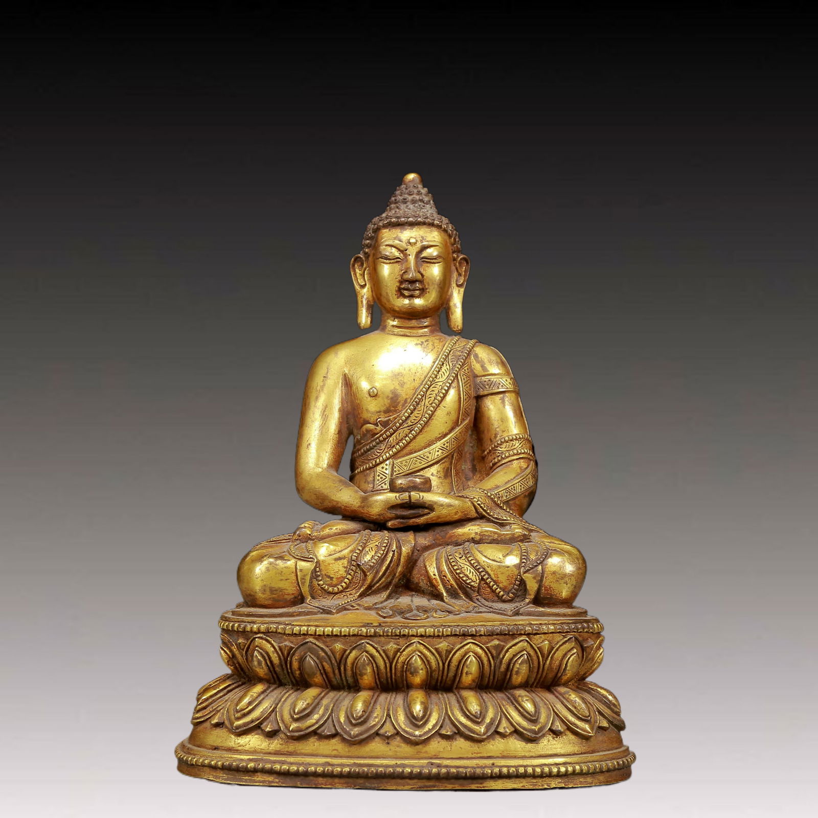 A Solemn Gilt Bronze Statue of Sakyamuni: A Solemn Gilt Bronze Statue of Sakyamuni,Ming Dynasty, China,Size:6.3inx4.5inx9.1in,Weight:2585g 铜鎏金释迦摩尼像，明代