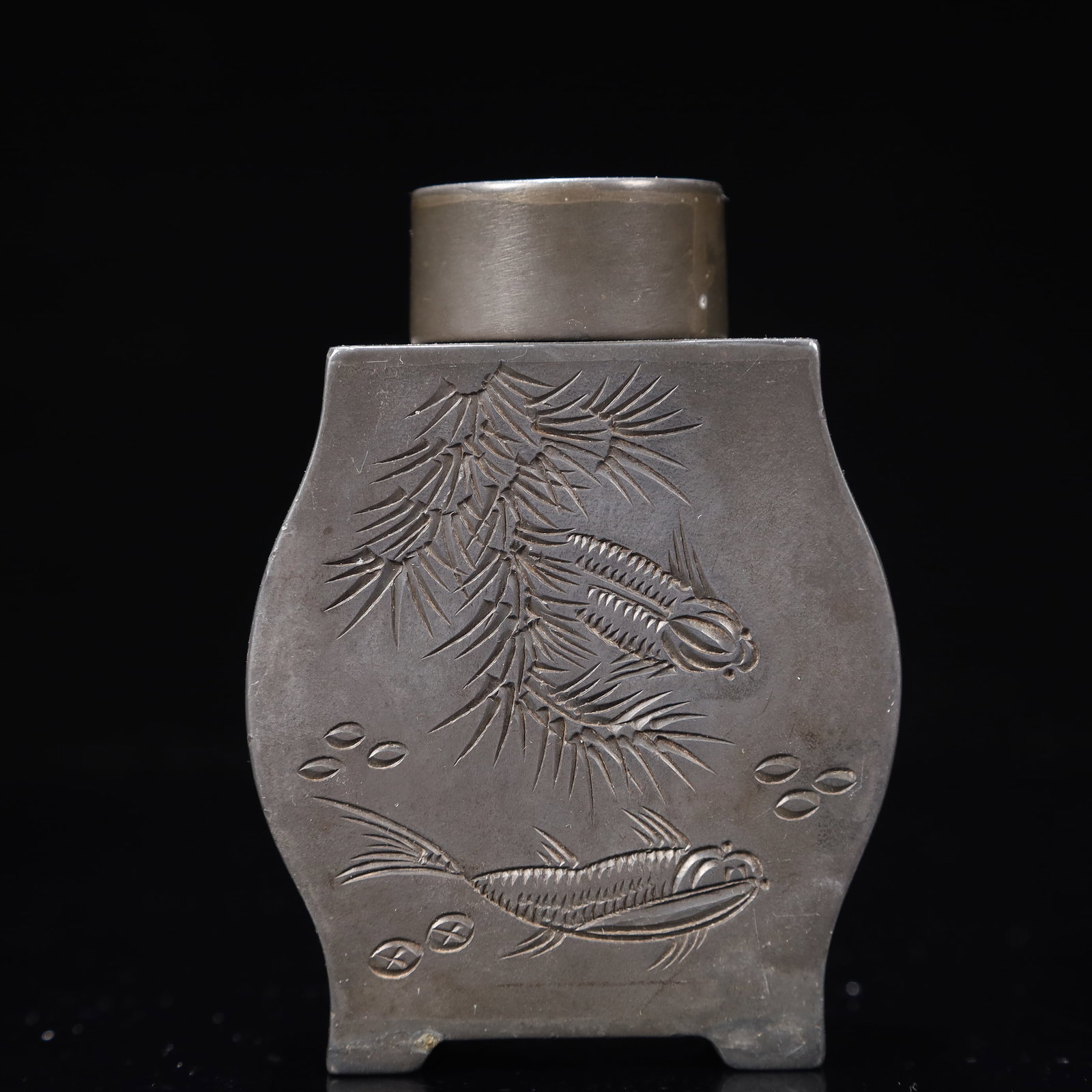 An Exquisite Tin Fish Pattern Bottle,With Poem: An Exquisite Tin Fish Pattern Bottle,With Poem,Qing Dynasty, China,Size:2.8inx1.6inx3.5in,Weight:350g 