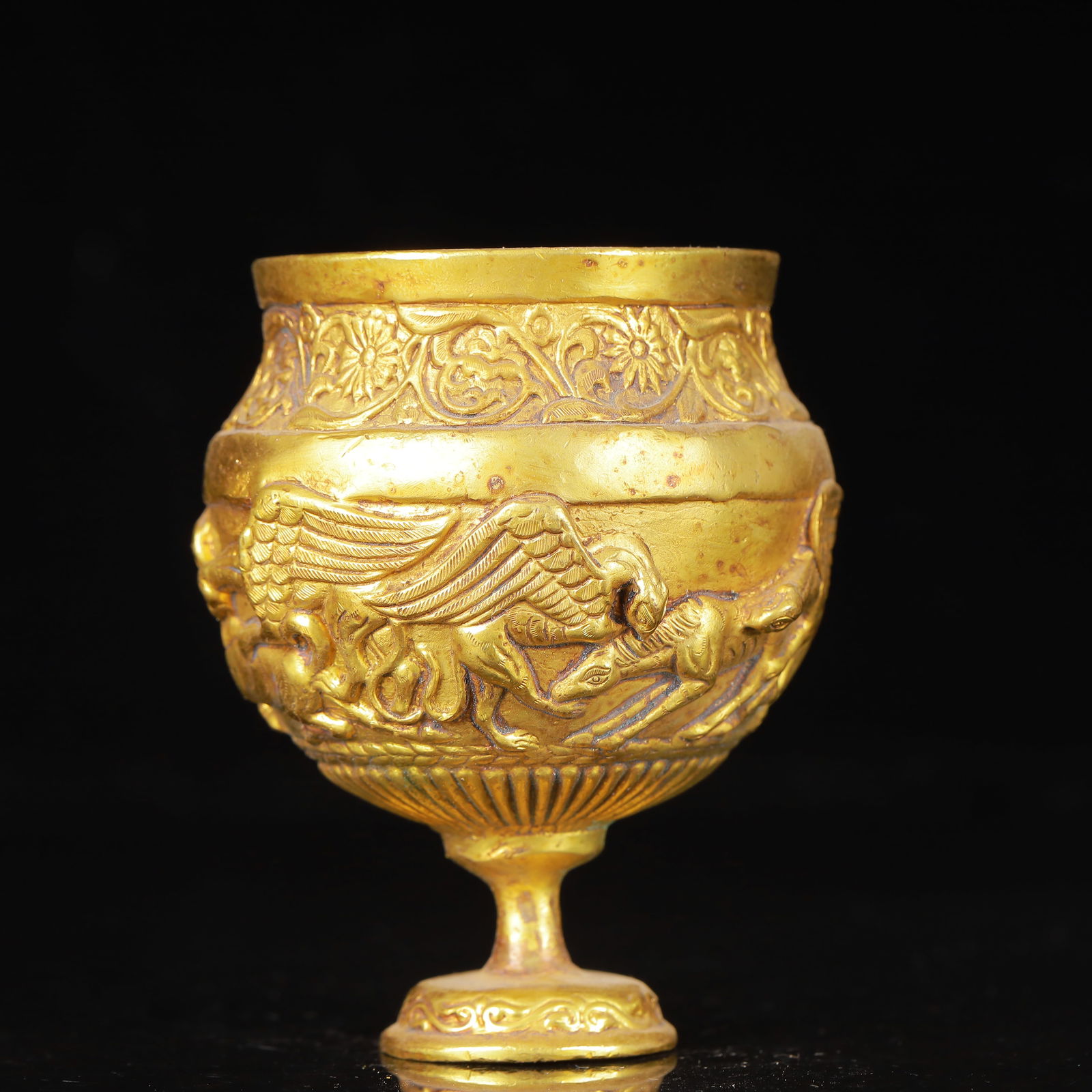 An Exquisite Gilt Bronze Auspicious Beast Pattern Cup - 3
