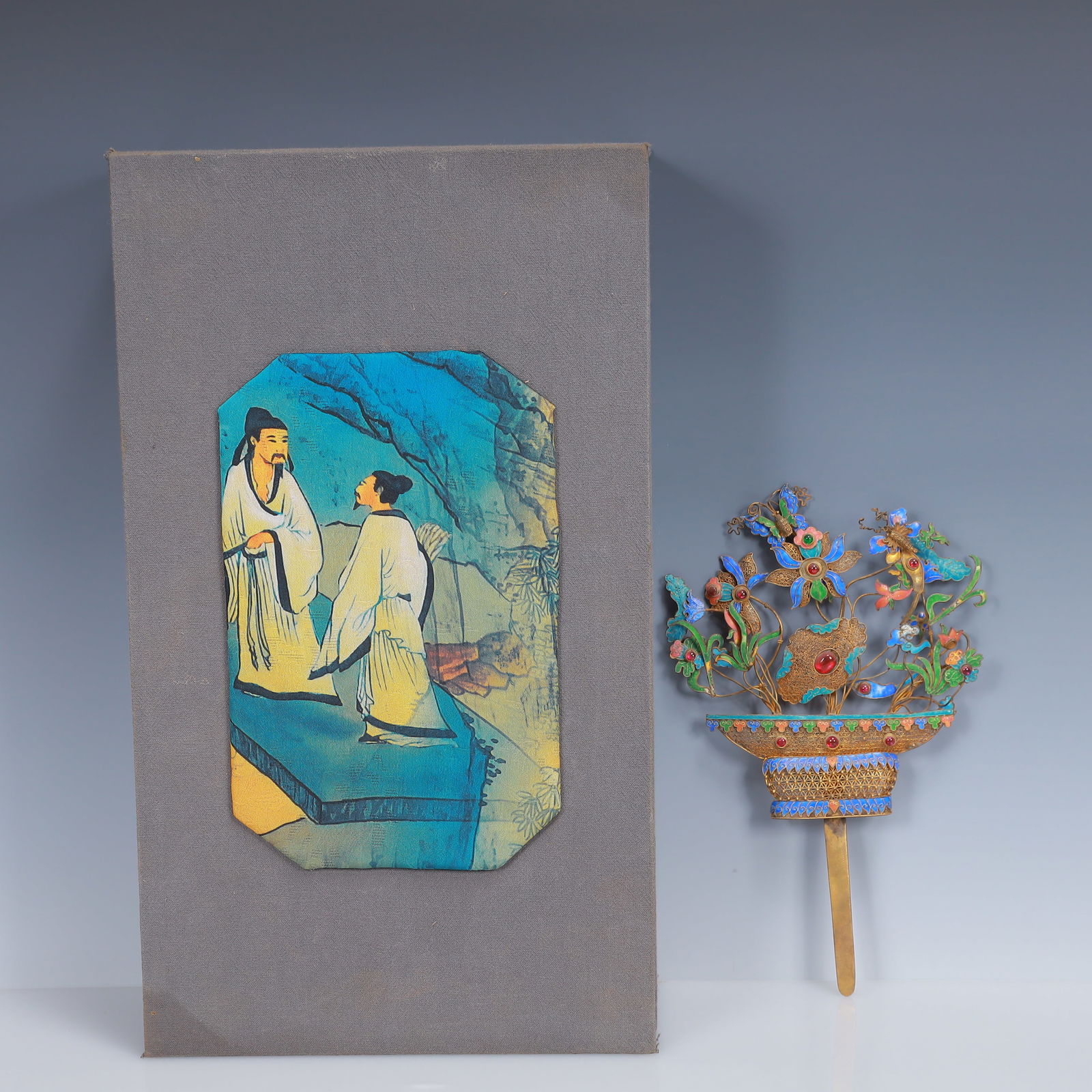 An Exquisite Gilt Bronze Inlaid Gems Flower Pattern Hairpin: An Exquisite Gilt Bronze Inlaid Gems Flower Pattern Hairpin,Qing Dynasty, China,Size:8.3inx5.1in,(Box)13.8inx7.9inx7.5in,Weight:84g 