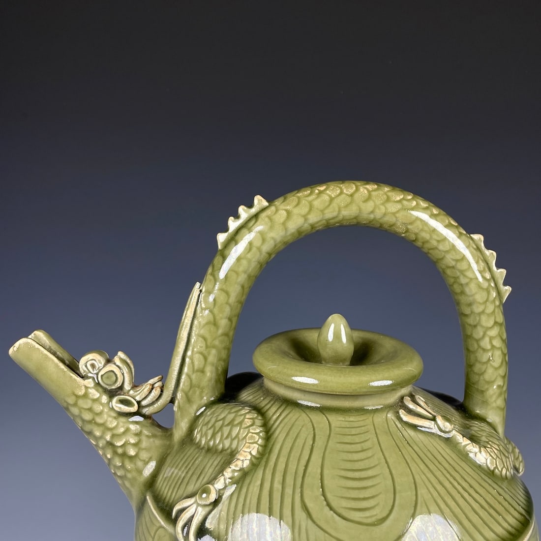 An Exquisite Yue yao Dragon Pattern Loop-Handled Pot - 6
