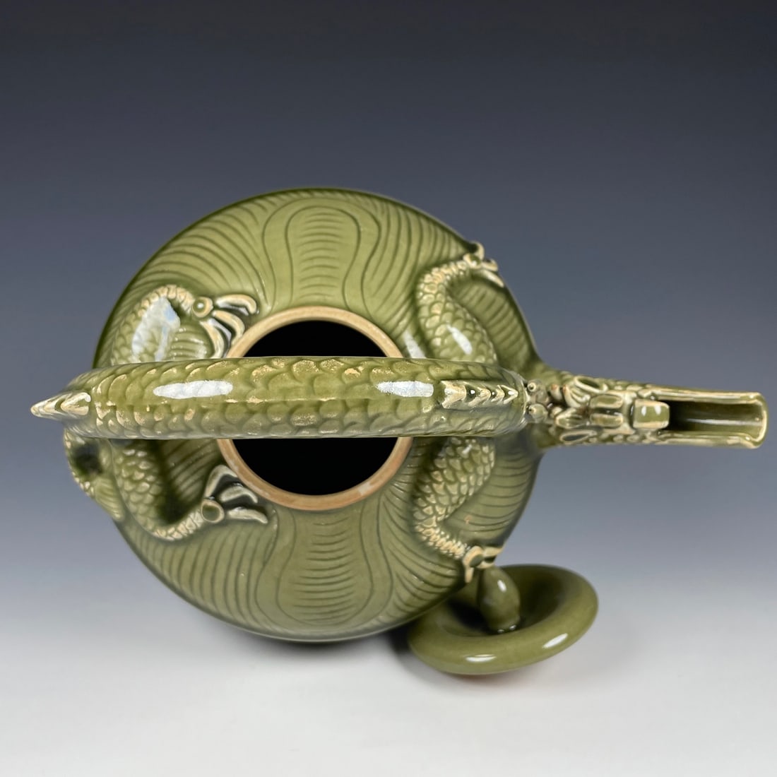 An Exquisite Yue yao Dragon Pattern Loop-Handled Pot - 8