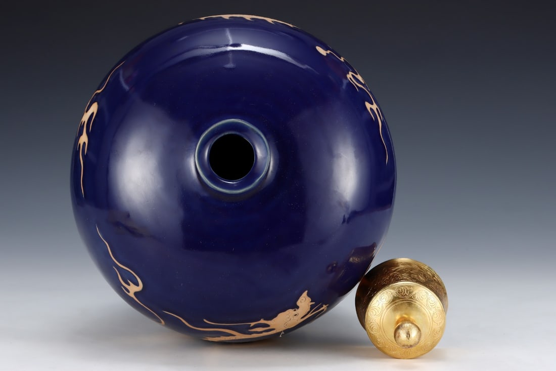 A Huge Ji Blue Glazed Dragon Pattern Bottle - 7