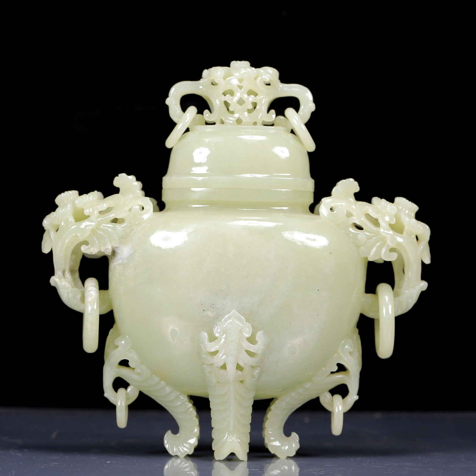 An Exquisite White Jade Flower Pattern Double-Ears Bottle: An Exquisite White Jade Flower Pattern Double-Ears Bottle,Qing Dynasty, China,Size: 9.1inx3.5inx9.4in,Weight:1510g 