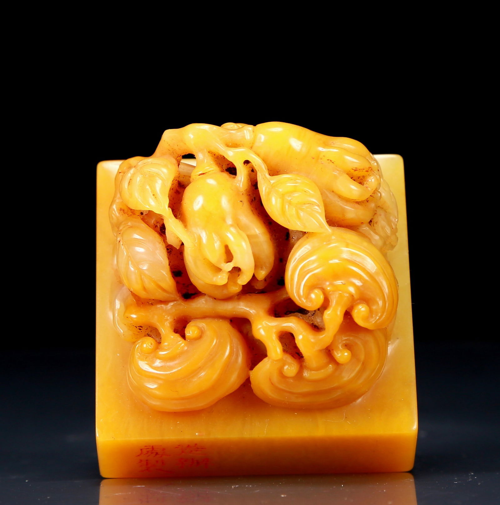 An Exquisite Tianhuang Stone Bergamot Pattern Seal: An Exquisite Tianhuang Stone Bergamot Pattern Seal,Qing Dynasty, China,With Mark,Size:2inx1.6in,Weight:175g 