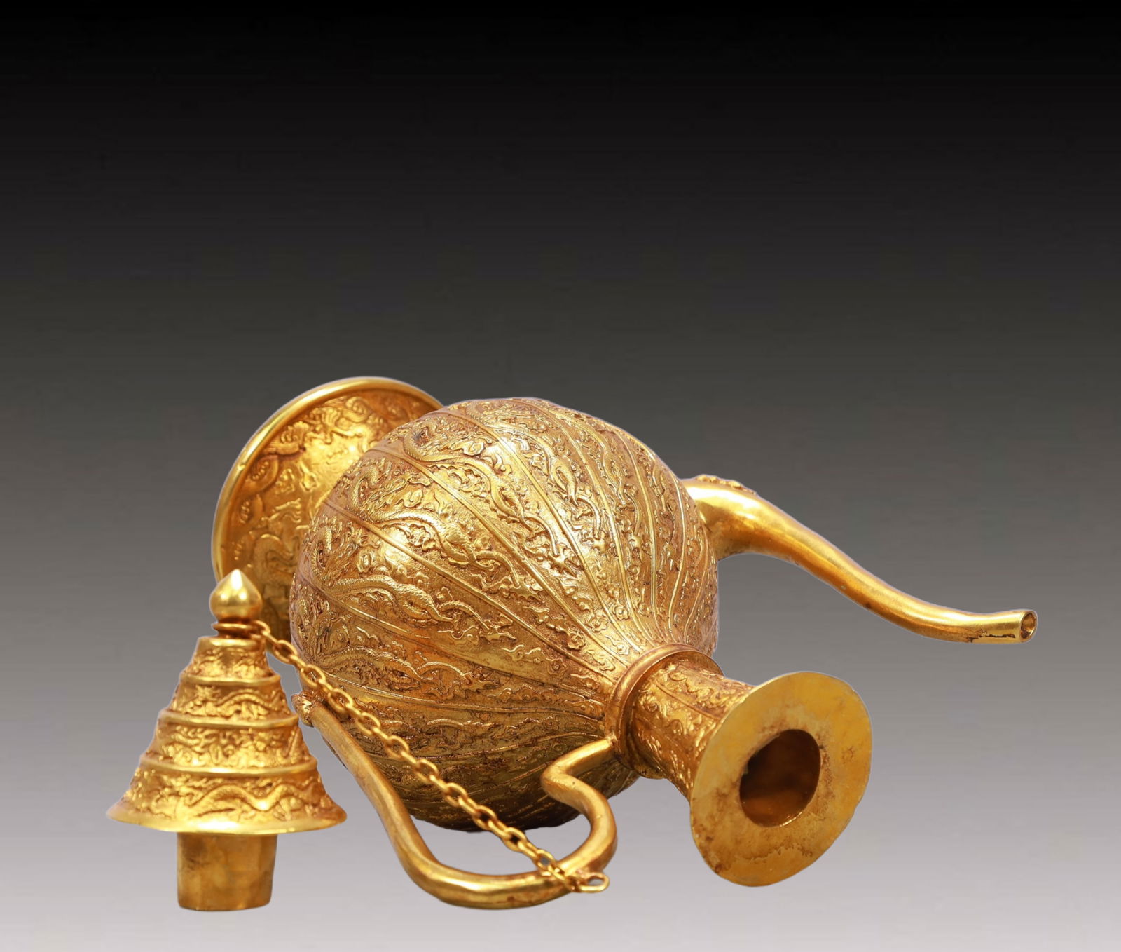 A Rare Gilt Bronze Dragon Pattern Ewer - 10