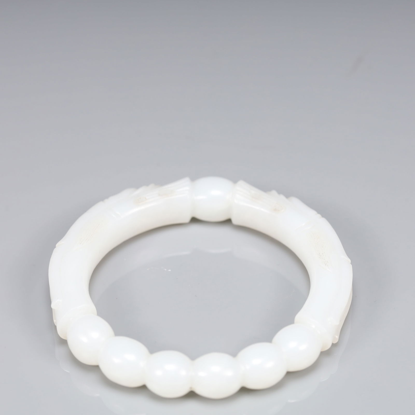 An Exquisite White Jade Dragon Pattern Bracelets - 4