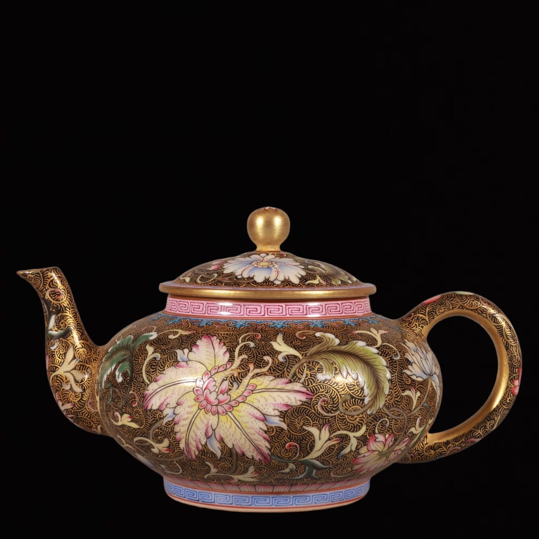 An Exquisite Enamel Painted Gold Lotus Pattern Pot: An Exquisite Enamel Painted Gold Lotus Pattern Pot,Qing Dynasty, China,Qianlong Six-character Mark,Size:4.1inx4.7in 