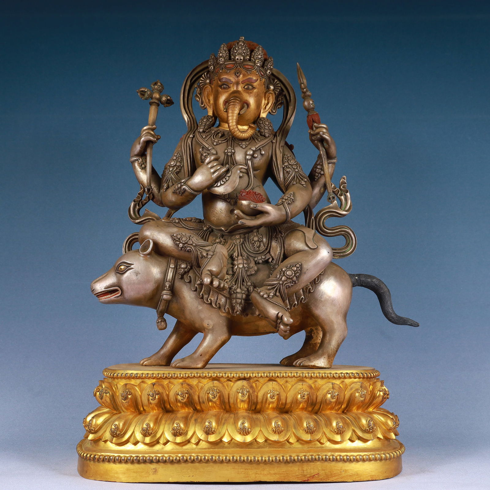 A Solemn Gilt Bronze Statue of Ganesh: A Solemn Gilt Bronze Statue of Ganesh,Ming Dynasty, China,Yongle Six-character Mark,Size:14.2inx8.7inx20.9in,Weight:22400g 