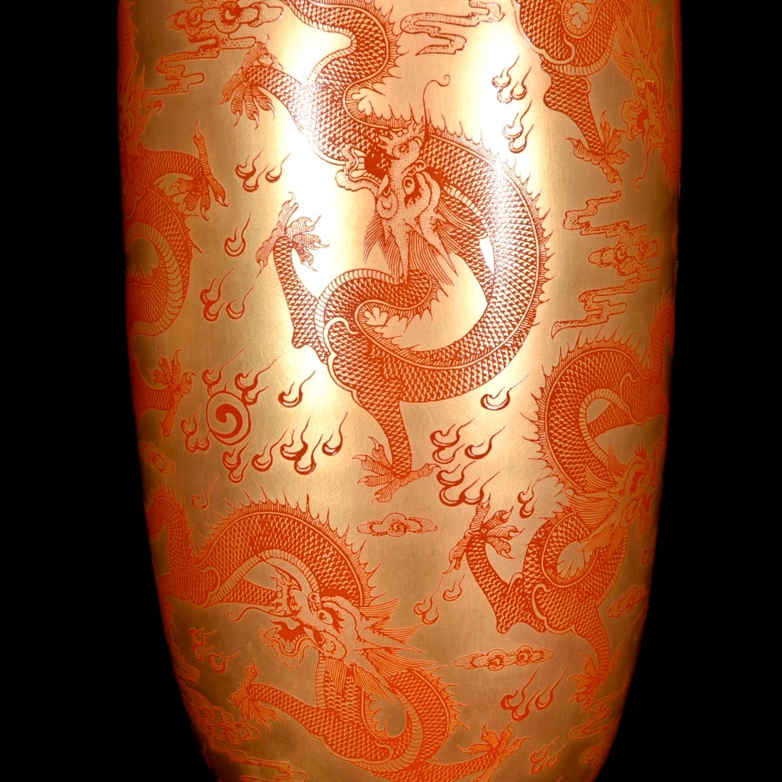 A Rare Ruby Red Glazed Auspicious Cloud and Dragon Pattern Vase - 5