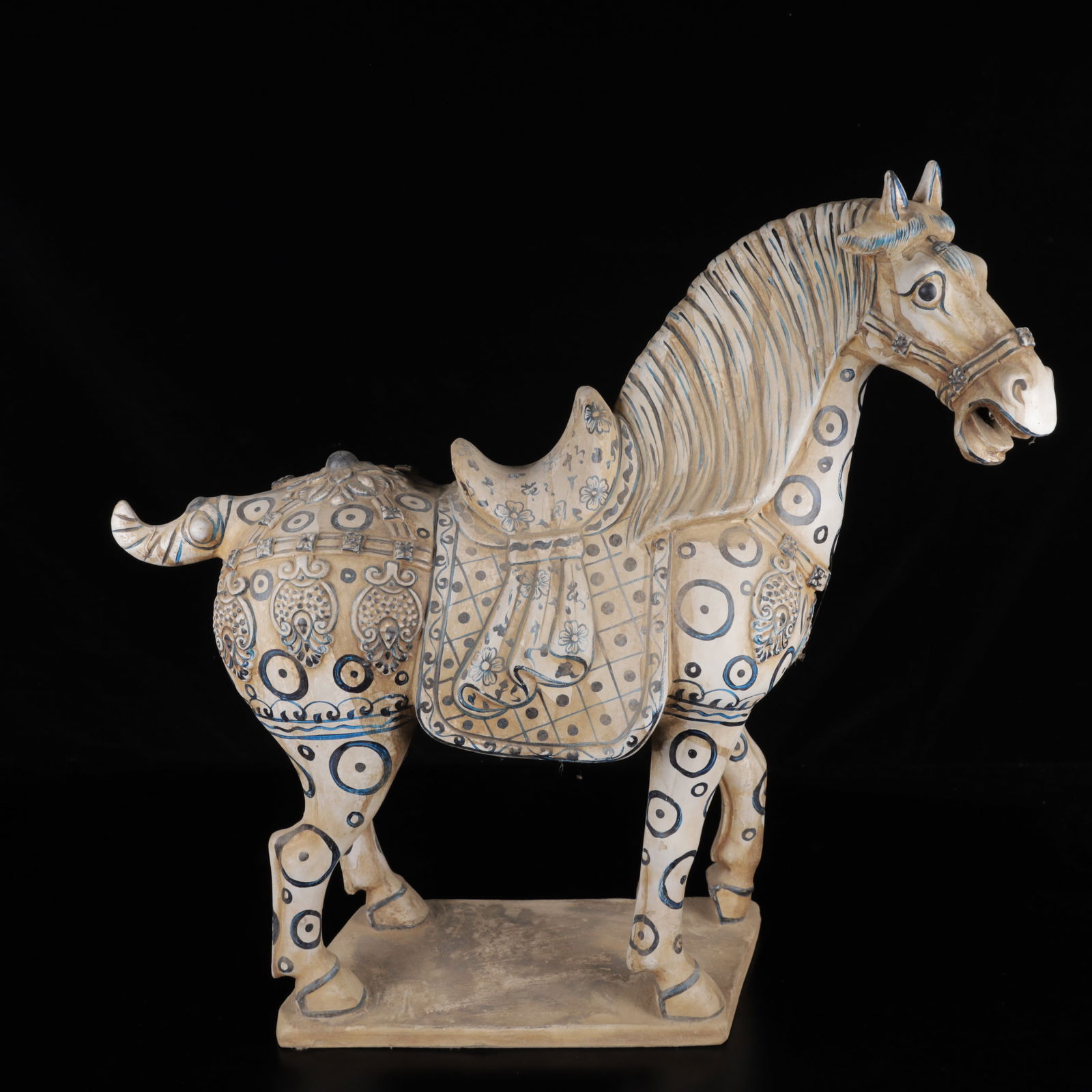 An Exquisite Blue and White Horse Ornament: An Exquisite Blue and White Horse Ornament,Tang Dynasty,China,Size:16.9inx17.3inx6.7in,Weight:3720g青花马摆件,中国唐代