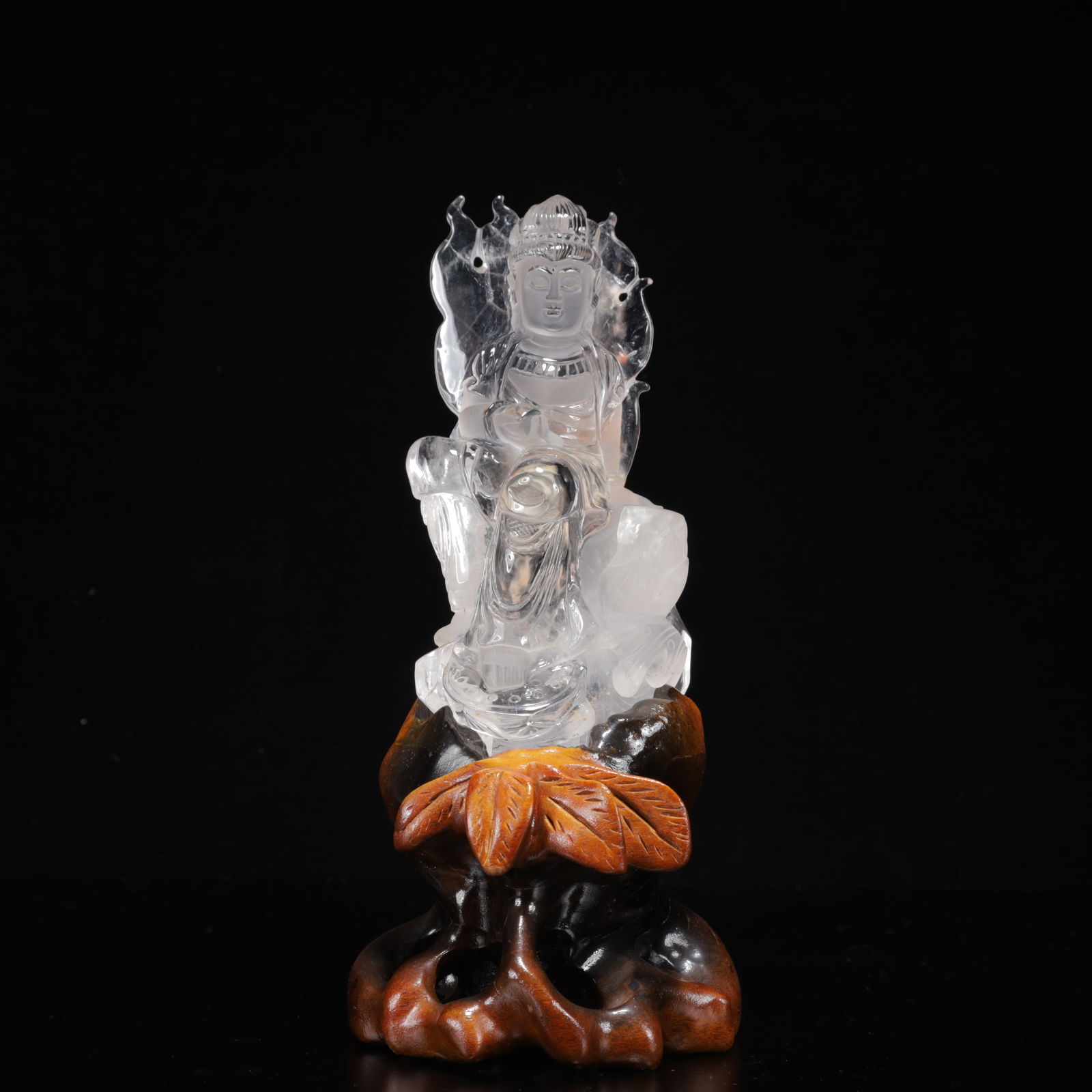 An Exquisite Crystal Statue of Avalokitesvara: An Exquisite Crystal Statue of Avalokitesvara,Size:2.8inx2.4inx6.7in,Weight:700g 水晶观音像