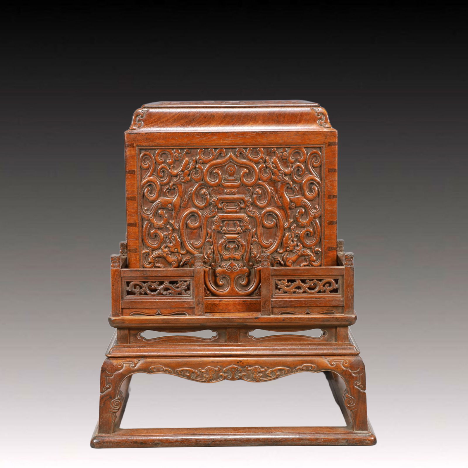 A Huge Boxwood Dragon Pattern Box: A Huge Boxwood Dragon Pattern Box,Qing Dynasty, China,Size:12.8inx12.6inx15.7in,Weight:4350g 黄杨木龙纹箱,中国清代