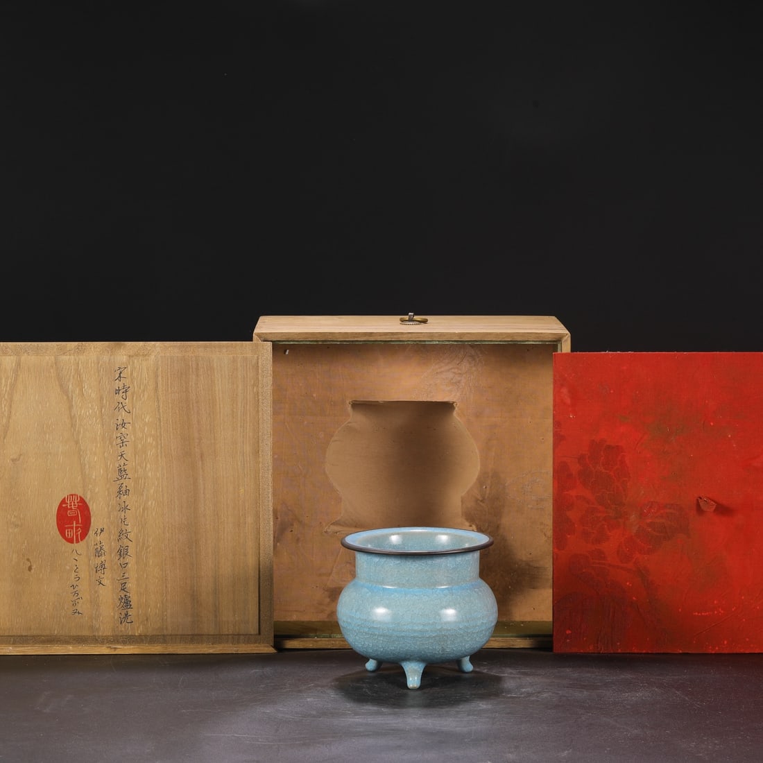 An Exquisite Ru yao Sky Blue Glazed Cover with Silver Tripod Censer: An Exquisite Ru yao Sky Blue Glazed Cover with Silver Tripod Censer,Song Dynasty,China,With Mark,Size:5.5inx5.7in 