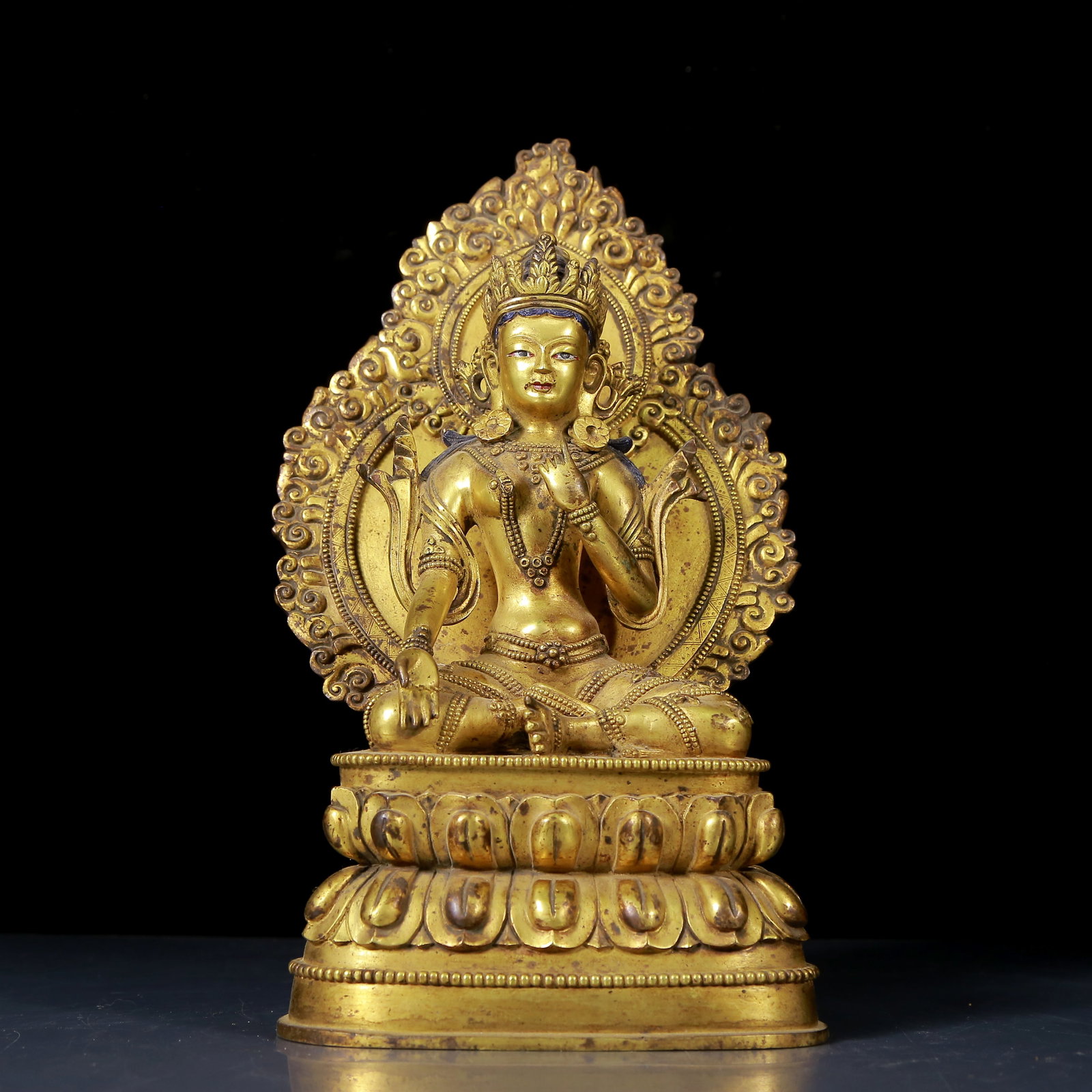 A Solemn Gilt Bronze Statue of Tara: A Solemn Gilt Bronze Statue of Tara,Ming Dynasty, China,Size:5.5inx3.9inx11in,Weight:3295g 铜鎏金度母像，明代