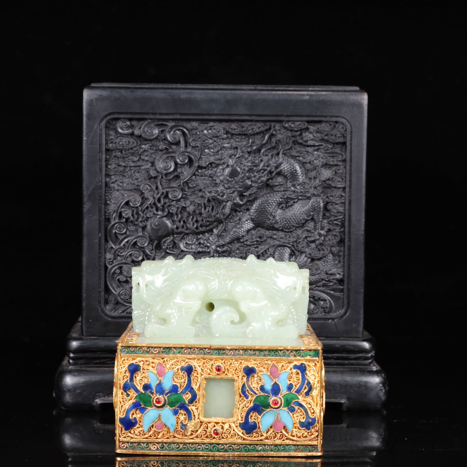 An Exquisite White Jade Inlaid Gilt Silver Auspicious Beast Seal (1 of 9)