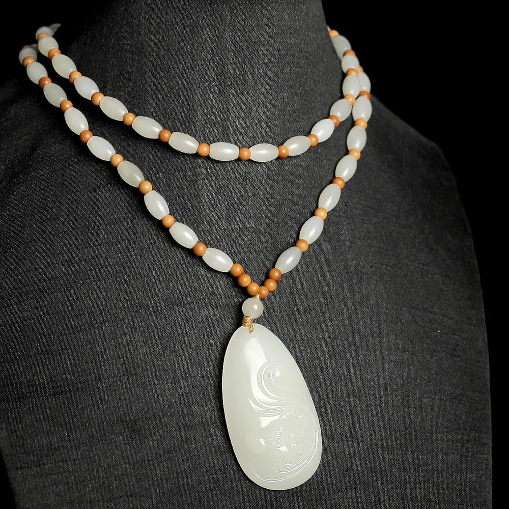 An Exquisite White Jade Buffalo Pattern Pendant - 5