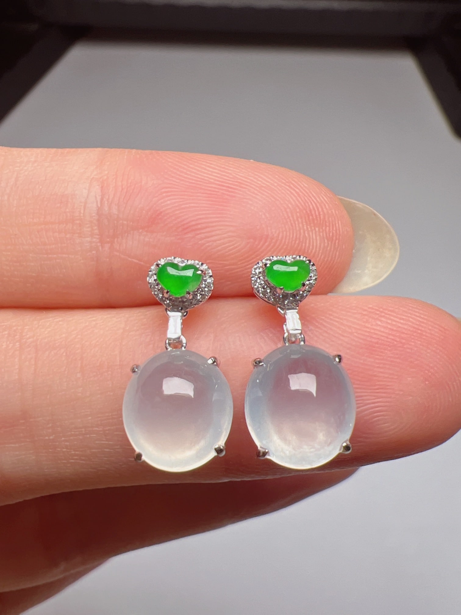 A Pair of Exquisite 18k Gold Diamond Inlaid Jadeite Earrings: A Pair of Exquisite 18k Gold Diamond Inlaid Jadeite Earrings,Size(Loose Stone):0.3inx0.3inx0.2in 一对18k金钻镶嵌翡翠耳环