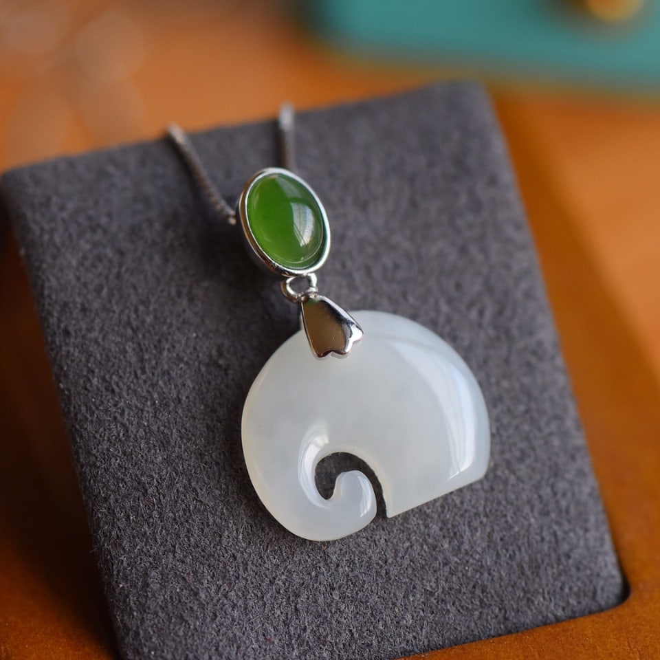 An Exquisite Sterling Silver Inlaid White Jade Pendant , Inlaid Diamond: Sterling Silver Inlaid White Jade Pendant , Inlaid Diamond , Size :0.6inx0.7in 纯银镶白玉吊坠,嵌钻石,尺寸:0.6inx0.7in