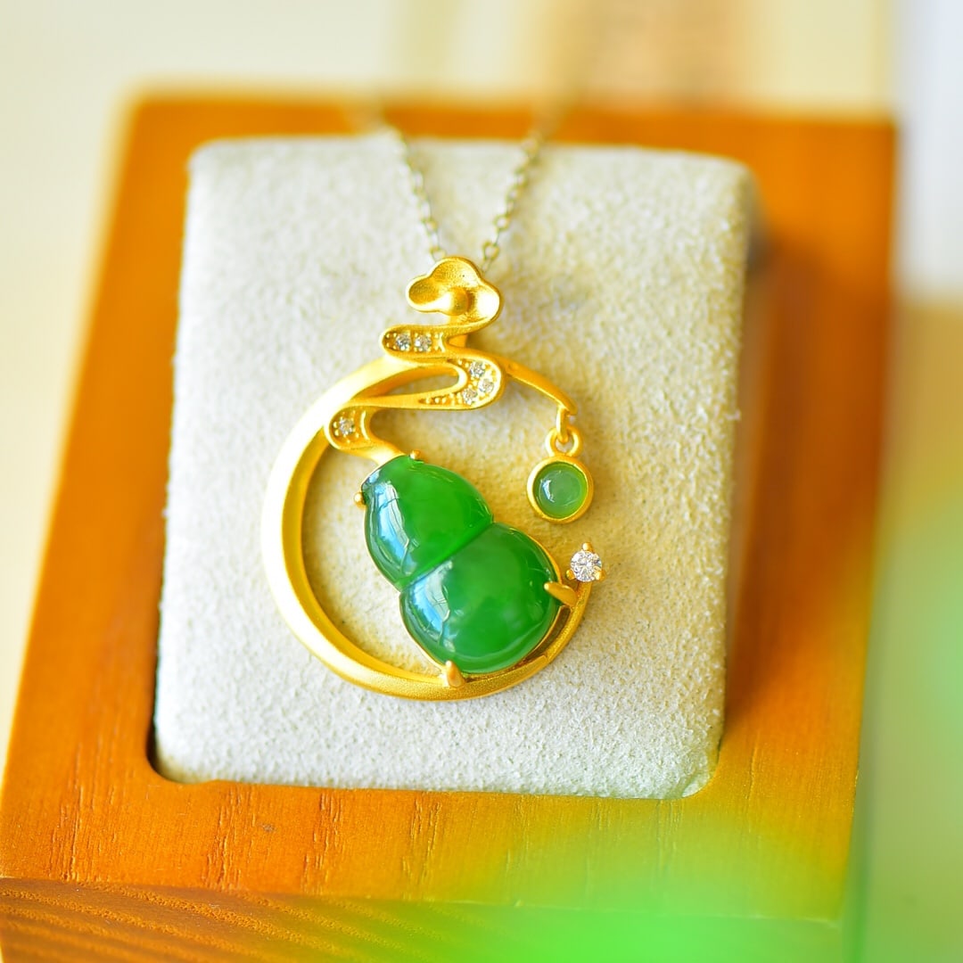 A Pair of Exquisite Sterling Silver-Gold Plated Inlaid Jasper Necklace,Inlaid Diamond: A Pair of Exquisite Sterling Silver-Gold Plated Inlaid Jasper Necklace,Inlaid Diamond,Size:0.9inx1.1in 