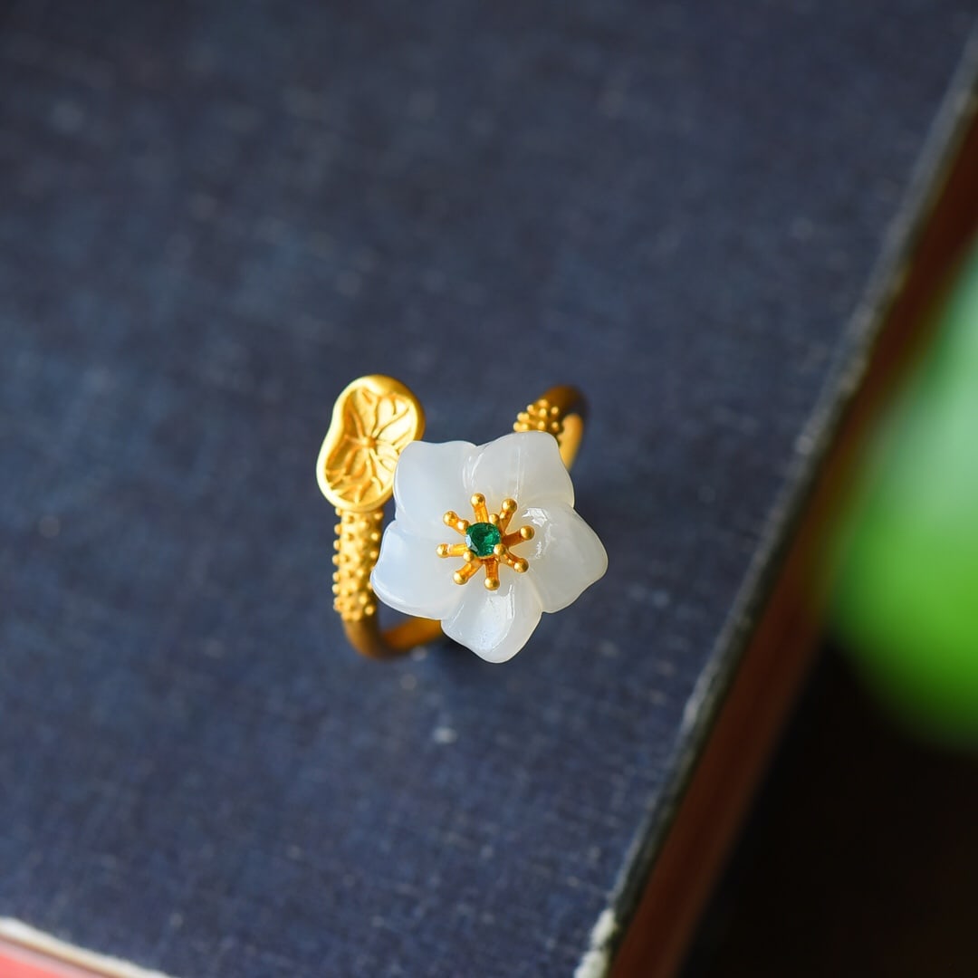 A Pair of Exquisite Sterling Silver-Gold Plated Inlaid White Jade Ring: A Pair of Exquisite Sterling Silver-Gold Plated Inlaid White Jade Ring,Size:0.7inx0.6in 纯银镀金镶白玉戒指