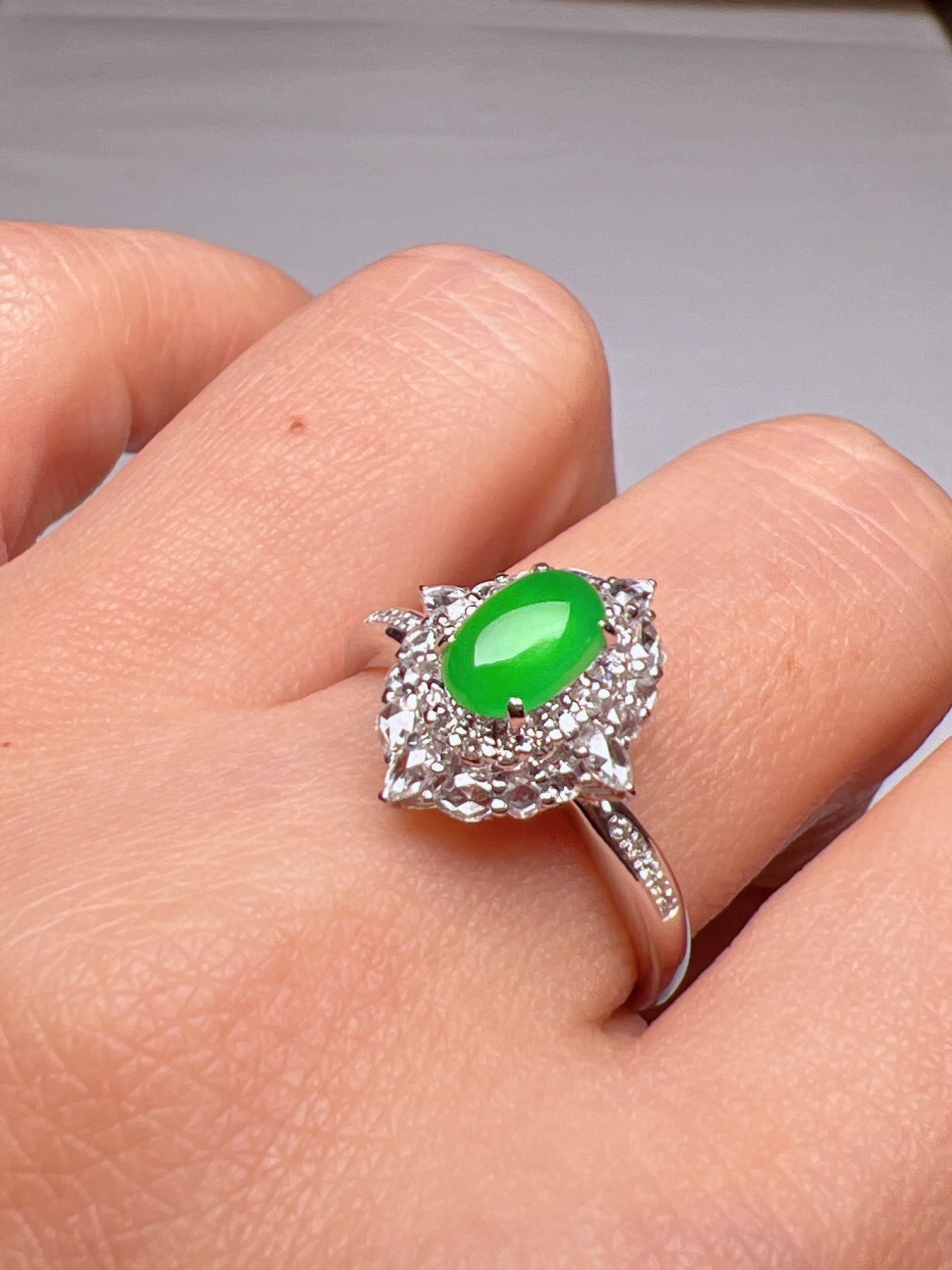 An Exquisite 18k Gold Diamond Inlaid Jadeite Ring: An Exquisite 18k Gold Diamond Inlaid Jadeite Ring,Size(Loose Stone):0.3inx0.2in #15 18k金钻石镶嵌翡翠戒指