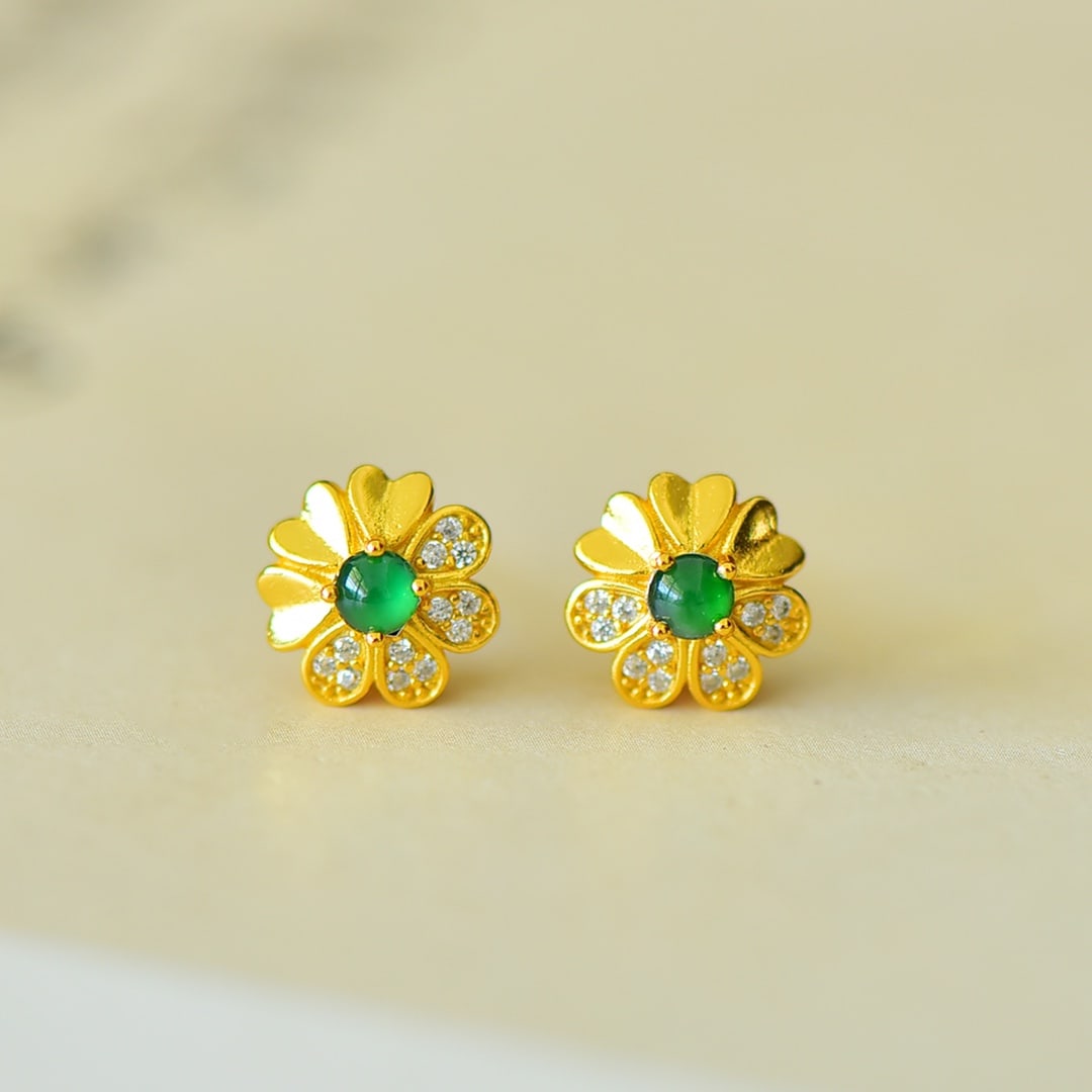 A Pair of Exquisite Sterling Silver-Gold Plated Inlaid Jadeite Earrings: A Pair of Exquisite Sterling Silver-Gold Plated Inlaid Jadeite Earrings,Size:0.1inx0.1in 一对纯银镀金镶翡翠耳钉