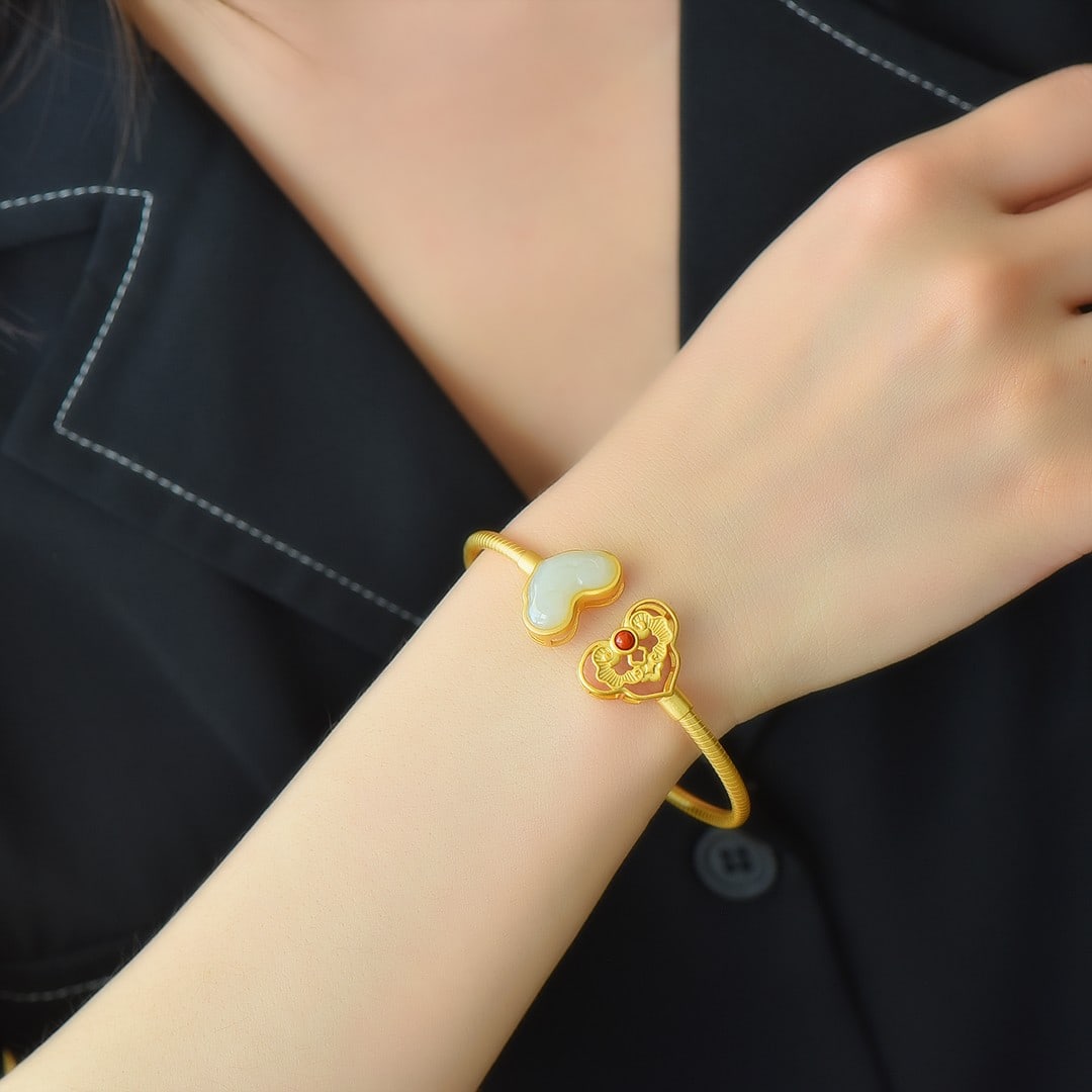 An Exquisite Sterling Silver-Gold Plated Inlaid White Jade Bracelet: An Exquisite Sterling Silver-Gold Plated Inlaid White Jade Bracelet 纯银镀金镶白玉手镯
