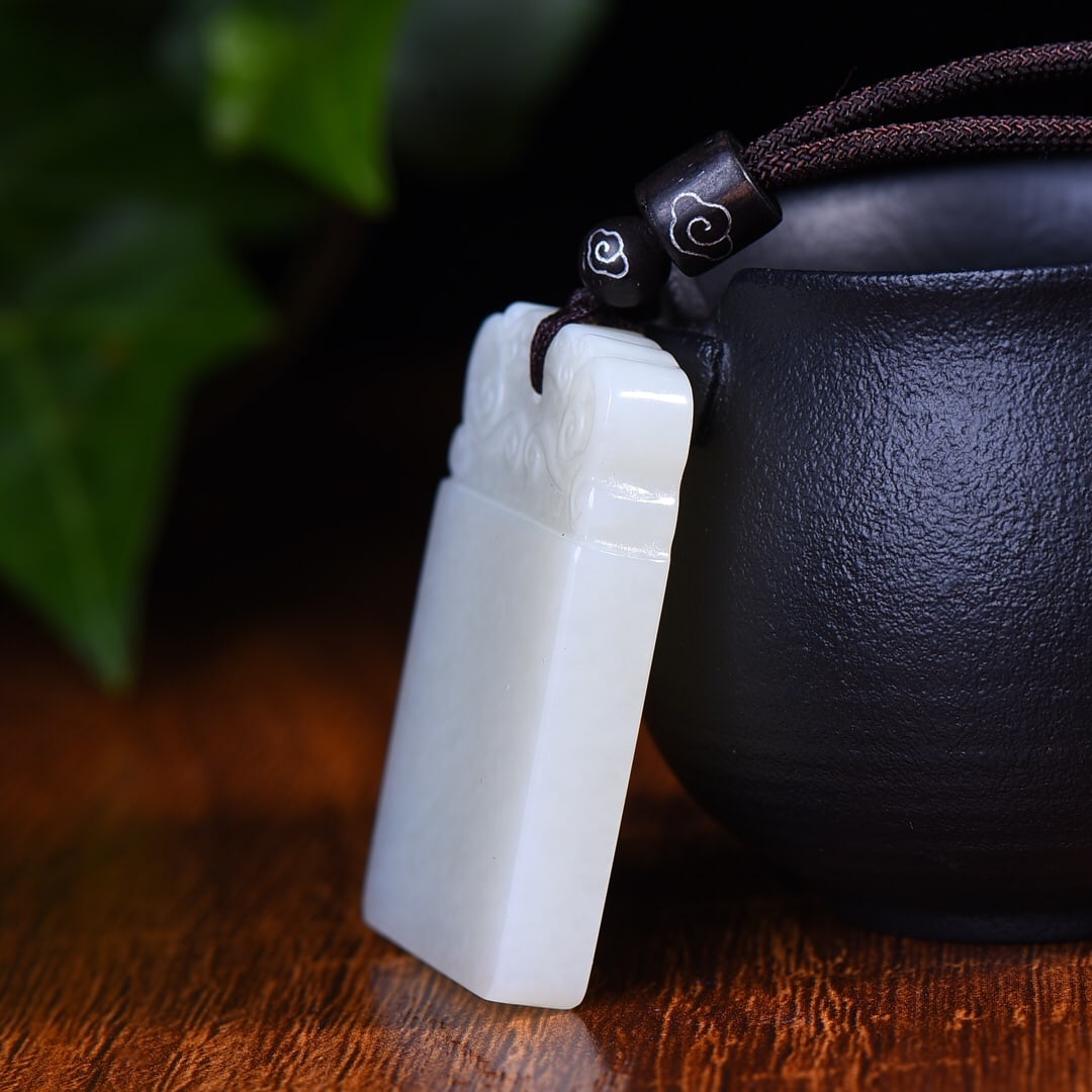 An Exquisite White Jade Dragon Pattern Pendant - 3