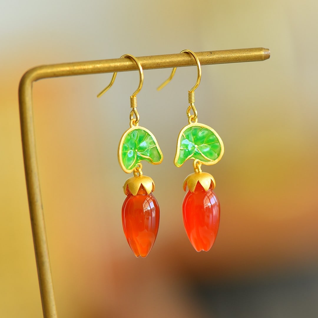 A Pair of Exquisite Sterling Silver-Gold Plated Inlaid Agate Enamel Earrings: A Pair of Exquisite Sterling Silver-Gold Plated Inlaid Agate Enamel Earrings,Size:0.4inx0.6in 一对纯银镀金镶玛瑙珐琅耳环
