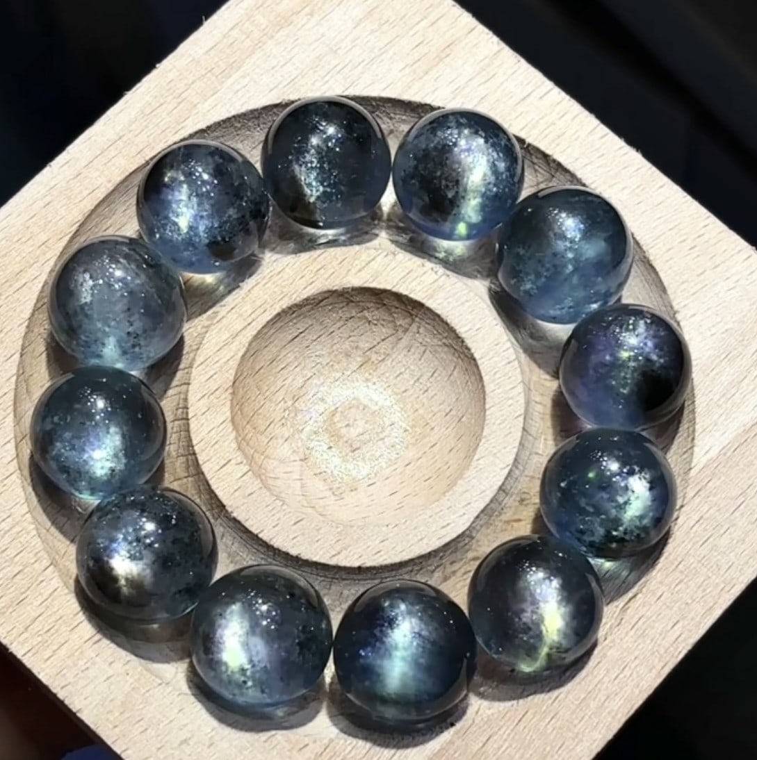 An Exquisite Aquamarine Bracelets: An Exquisite Aquamarine Bracelets,Size:0.6in,Weight:65.8g 海蓝宝手串