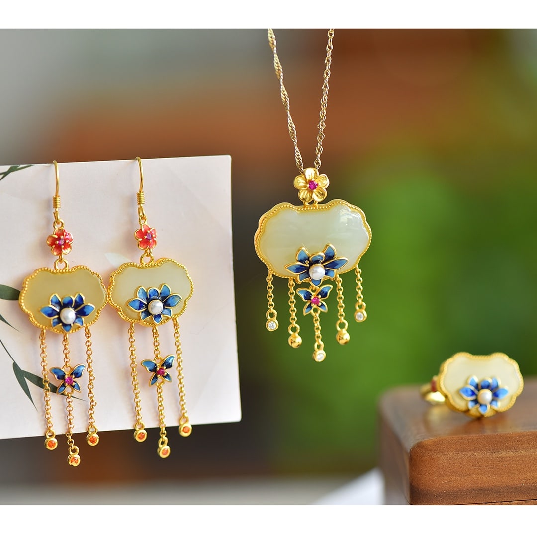 A Set of Fine Sterling Silver-Gold Plated Inlaid White Jade Enamel Jewelry: A Set of Fine Sterling Silver-Gold Plated Inlaid White Jade Enamel Jewelry 一套纯银镀金镶白玉珐琅首饰