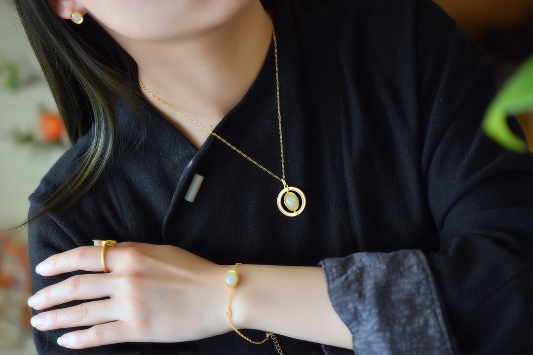 A Set of Fine Sterling Silver-Gold Plated Inlaid White Jade Jewelrys: A Set of Fine Sterling Silver-Gold Plated Inlaid White Jade Jewelrys,Size:(Earrings)0.2inx0.3in,(Pendant)0.3inx0.4in,(Ring)0.2inx0.3in,(Bracelet)0.4inx0.3in 