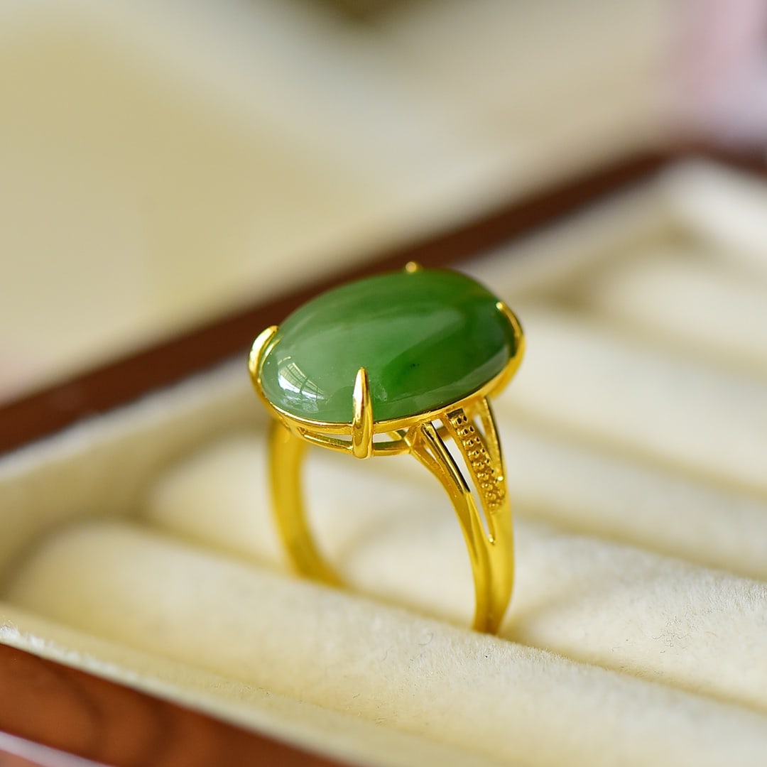 An Exquisite Sterling Silver-Gold Plated Inlaid Jasper Ring: An Exquisite Sterling Silver-Gold Plated Inlaid Jasper Ring,Size:0.5inx0.7in 纯银镀金镶碧玉戒指