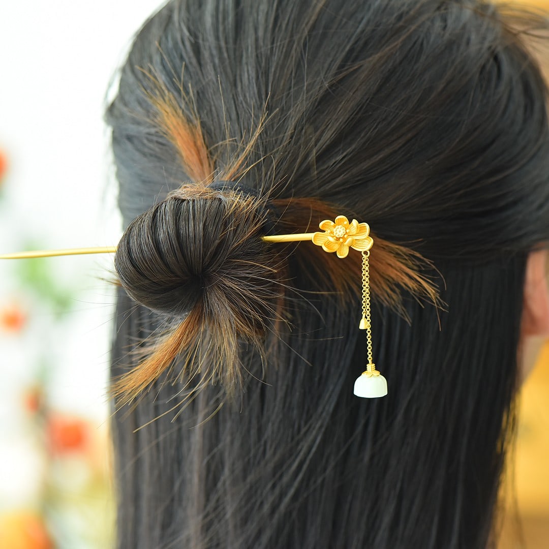 An Exquisite Sterling Silver-Gold Plated Inlaid White Jade Hairpin: An Exquisite Sterling Silver-Gold Plated Inlaid White Jade Hairpin 纯银镀金镶白玉发簪