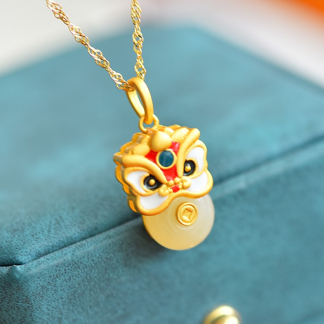 An Exquisite Sterling Silver-Gold Plated Inlaid White Jade Pendant: Sterling Silver-Gold Plated Inlaid White Jade Pendant , Size :0.4inx0.4in 纯银镀金镶白玉吊坠,尺寸:0.4inx0.4in