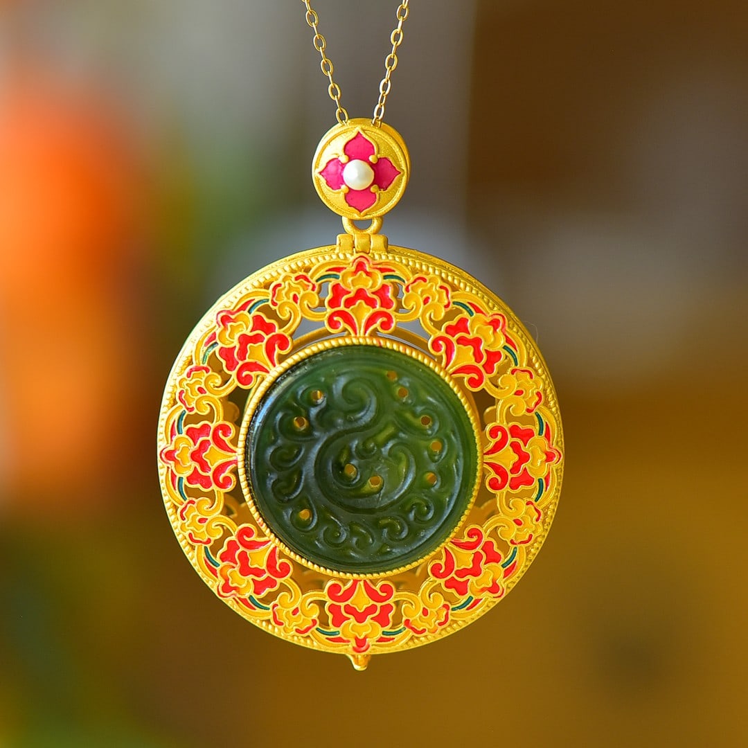An Exquisite Sterling Silver-Gold Plated Inlaid Jasper Pendant: An Exquisite Sterling Silver-Gold Plated Inlaid Jasper Pendant 纯银镀金镶碧玉吊坠